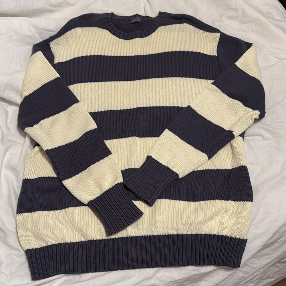 Brandy Melville Brianna Sweater (Cream/Navy) - Picture 6 of 7